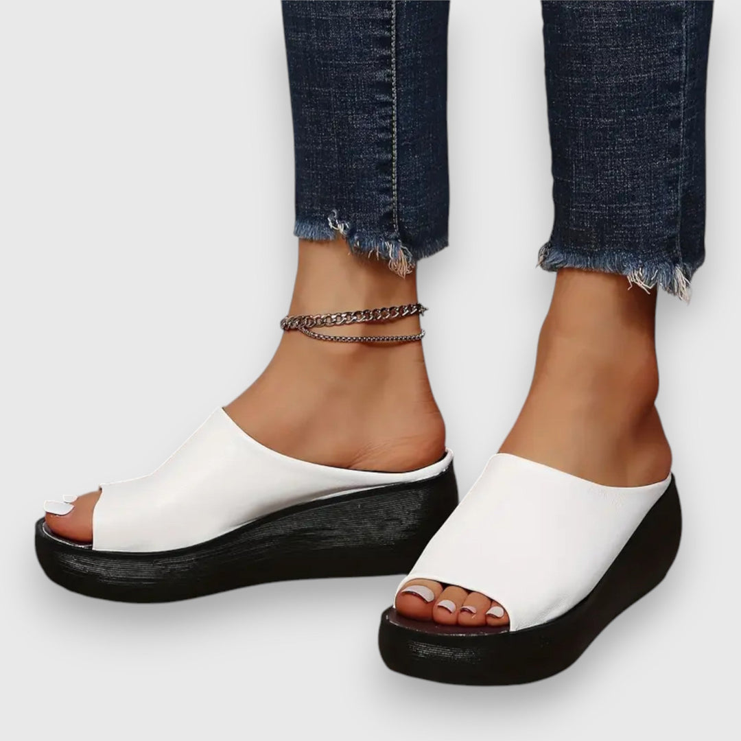Amelie - Mjuk Faux-Läder Sandal